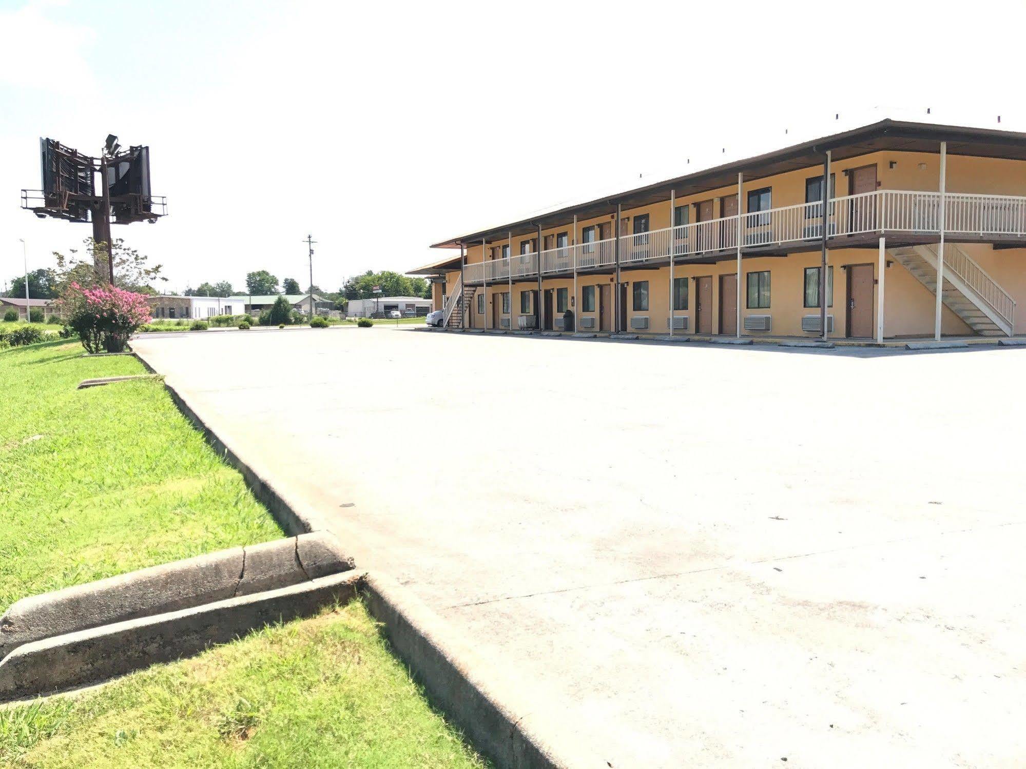 Motor Inns Of America Madisonville Exterior photo