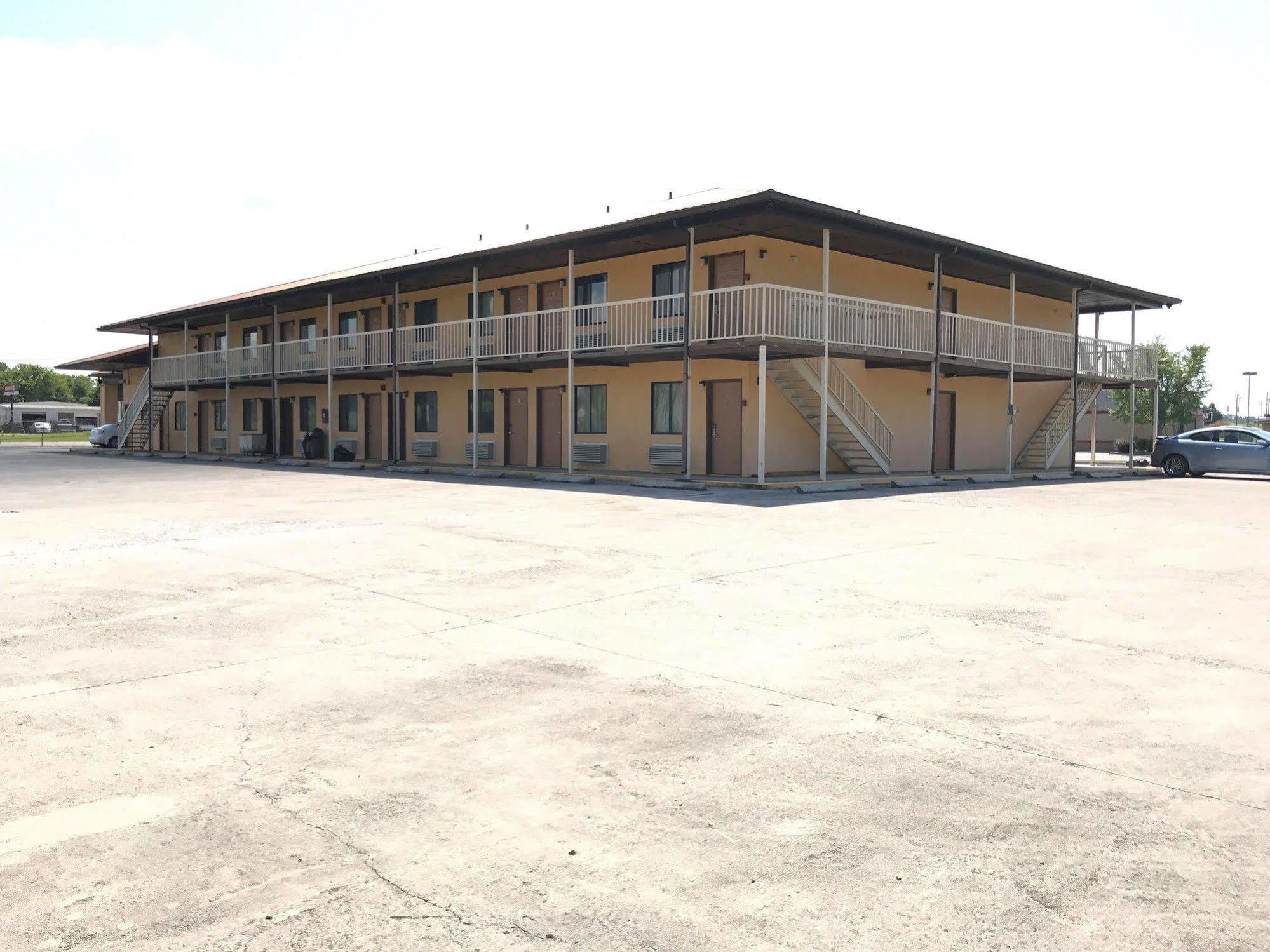 Motor Inns Of America Madisonville Exterior photo